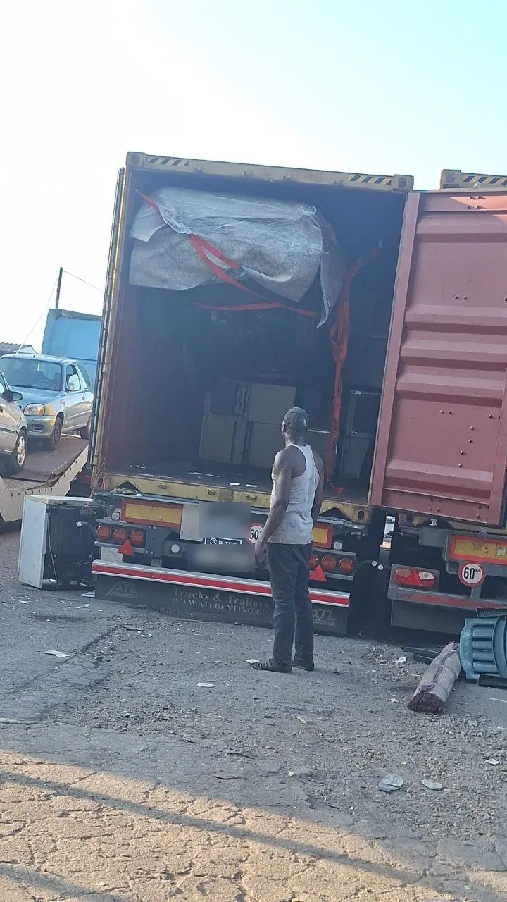 Loading cargo into an open container
